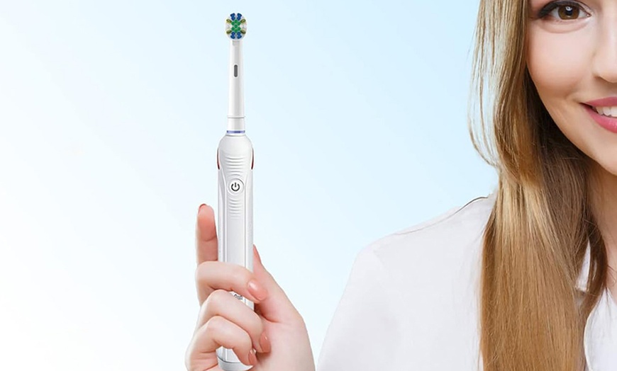 Image 4: Replacement Toothbrush Heads for Oral-B: 4 or 8 Pieces