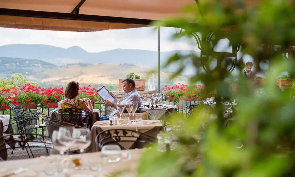 Spello: 1 o 2 notti in matrimoniale Standard con colazione, Spa e cena