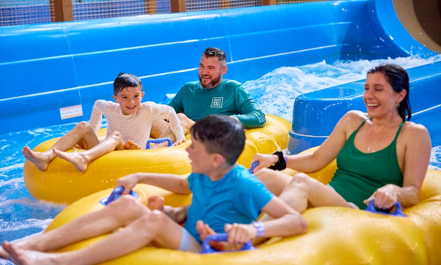 Image 3: Luxury Family-Friendly Waterpark Resort in Webster with Passes
