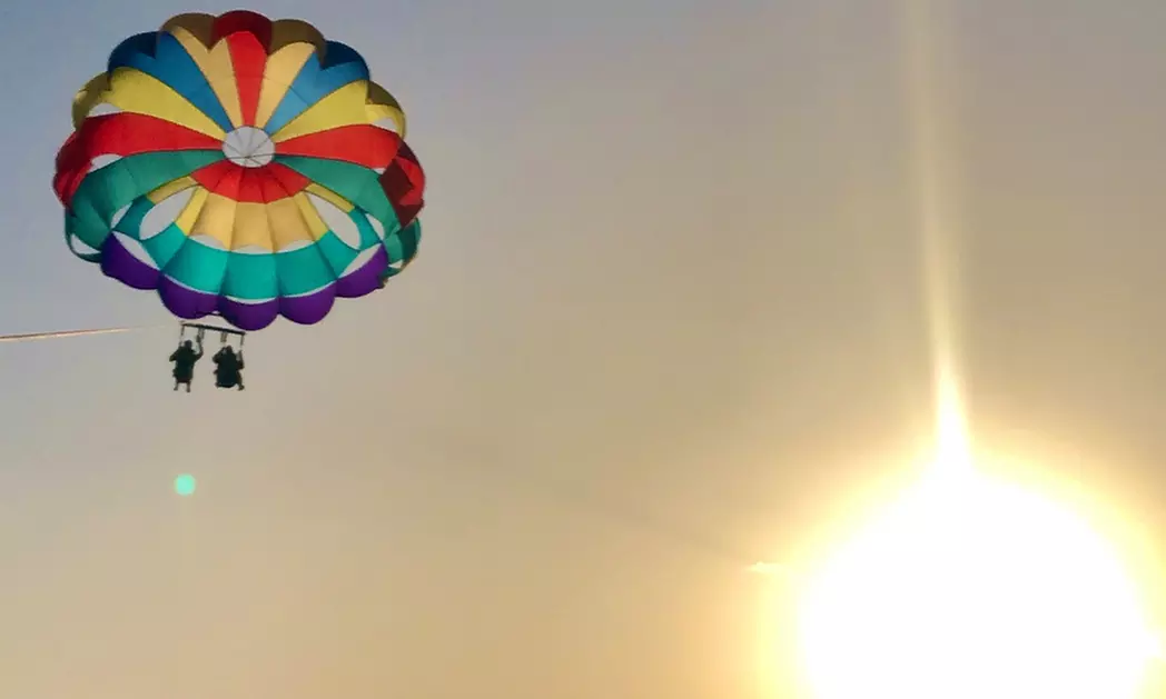 Vuelo en parasailing para hasta 3 personas