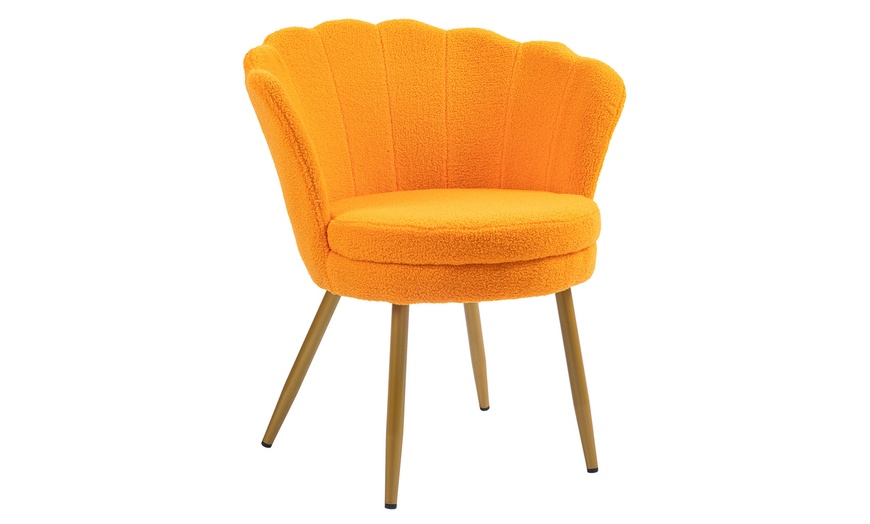 Image 55: Fauteuil coquillage en velours