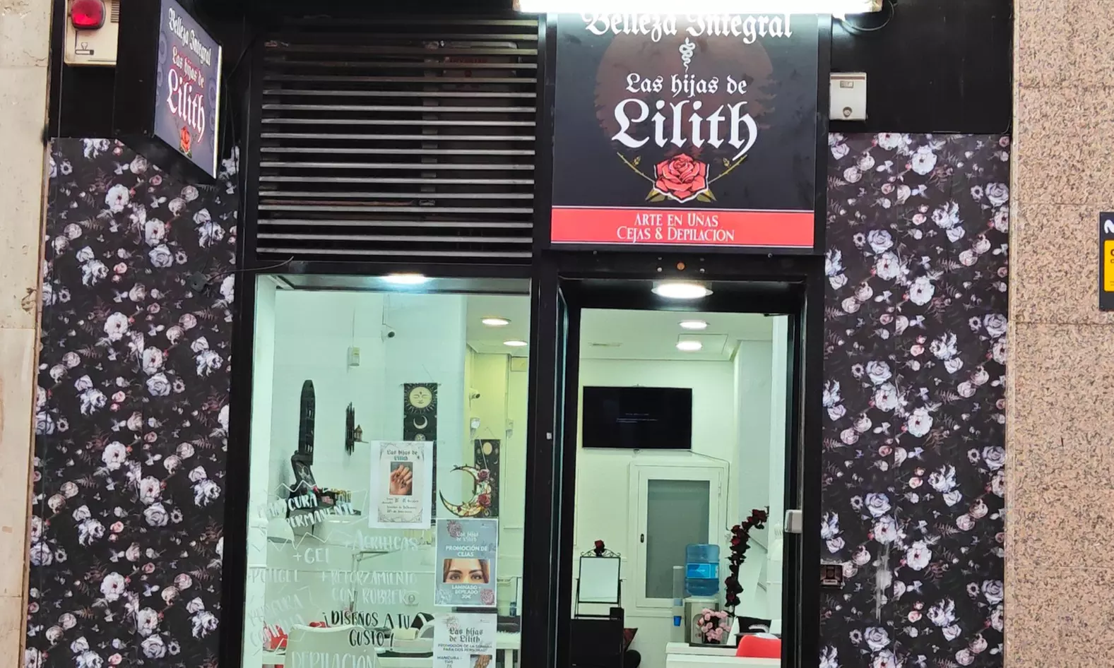 Sesión de manicura y/o pedicura con esmaltado normal o semipermanente