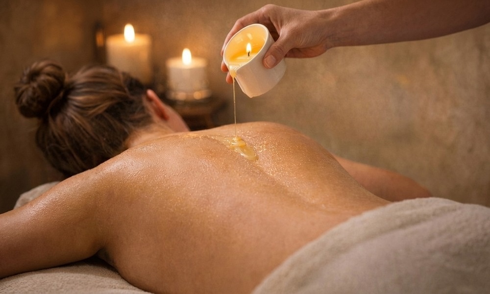 Soin manuel du dos à la bougie pour un moment apaisant