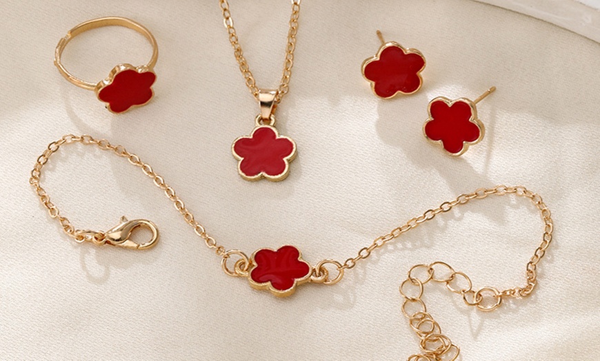 Image 3: 5-Leaf Clover Jewellery Set with Necklace, Bracelet, Ring and Earrings