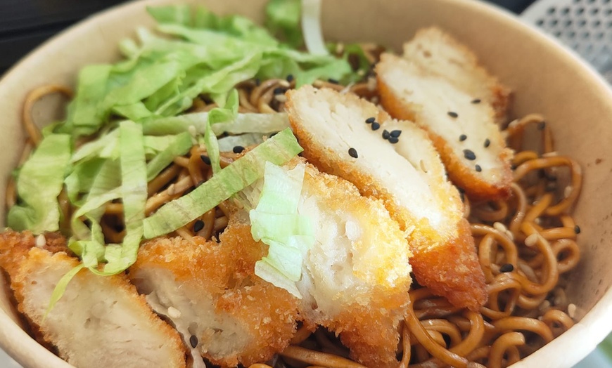 Image 6: Menú asiatico con entrantes, principales y bebidas