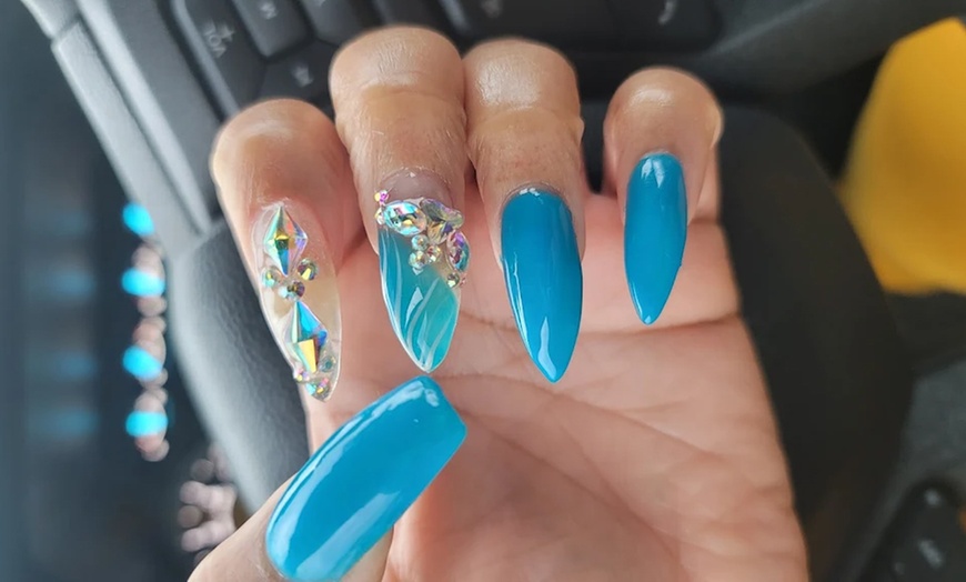 Image 3: Quality Mani-Pedi at Salon Essential 