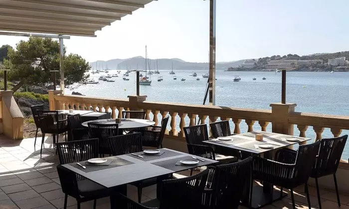 Menú mediterráneo para 2 o 4 con postres y vino con vistas al mar