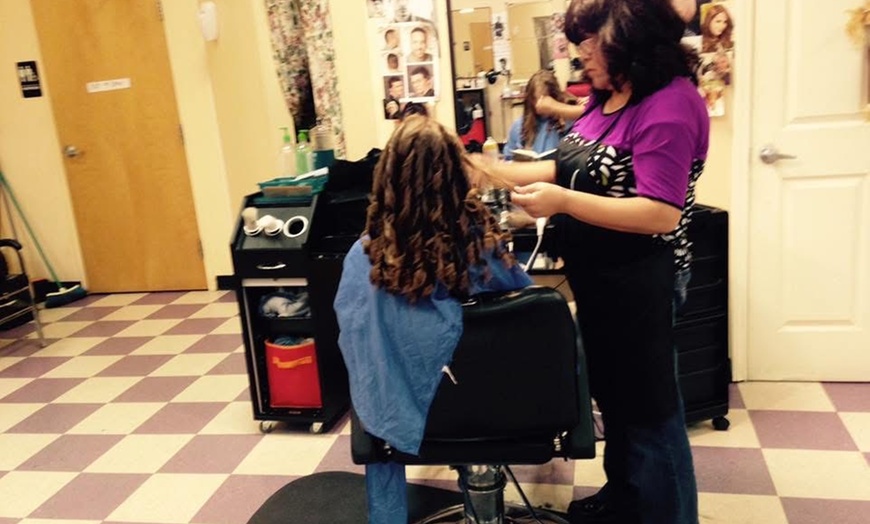 Image 4: Up to 60% Off on Hair Color & Highlights 