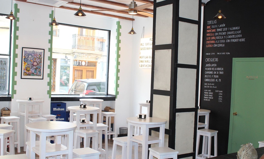 Image 5: Tapeo que te veo: croquetas, tortilla y bebidas para 2 personas