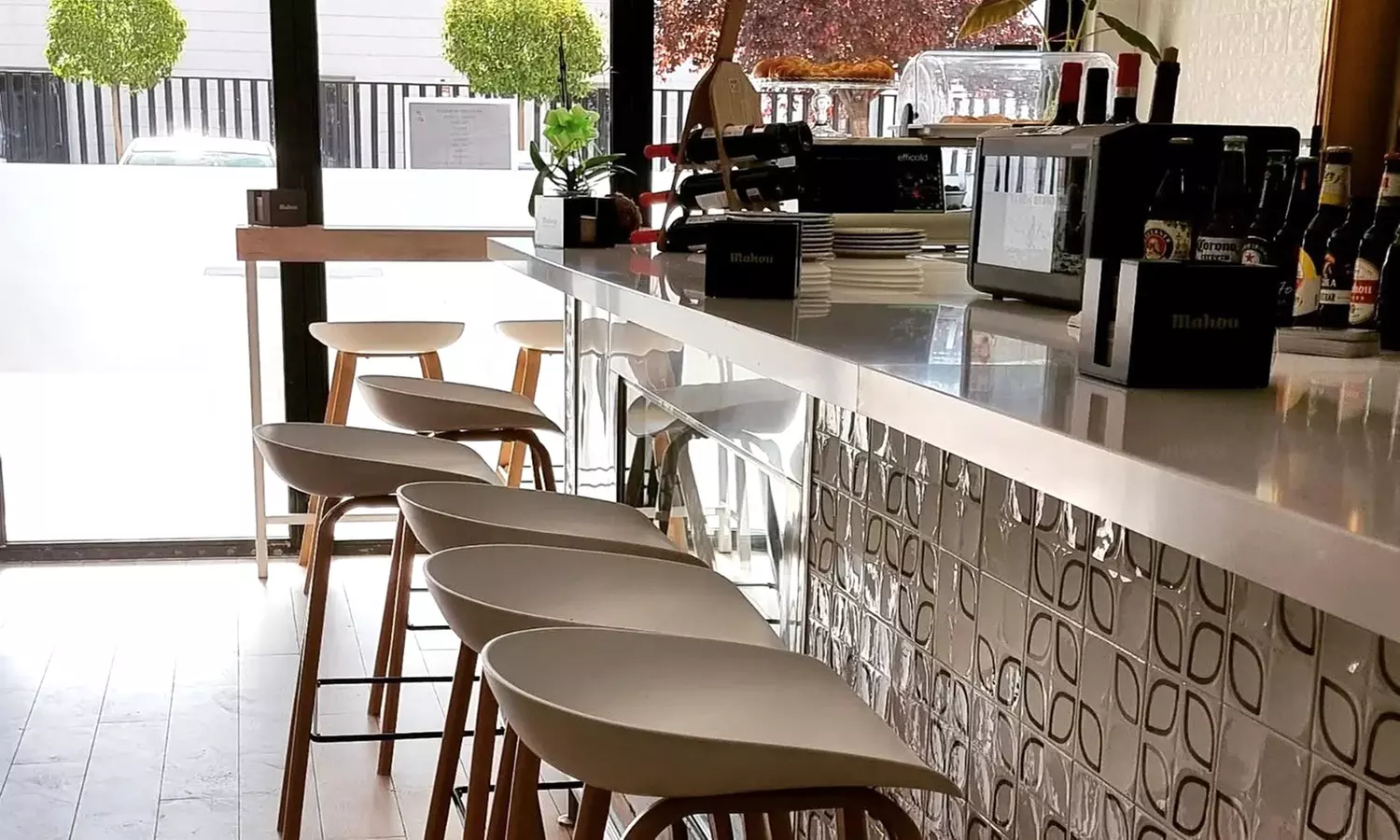 Menú de picoteo para 2 o 4 personas con raciones y bebidas