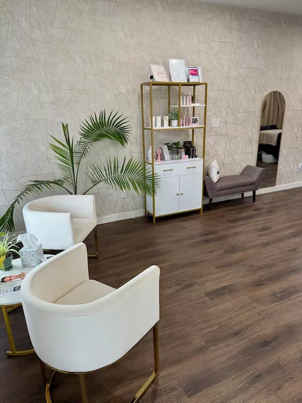 Anti-Aging Hydrating Vit-C Brightening Facial, Deep Pore Acne & More