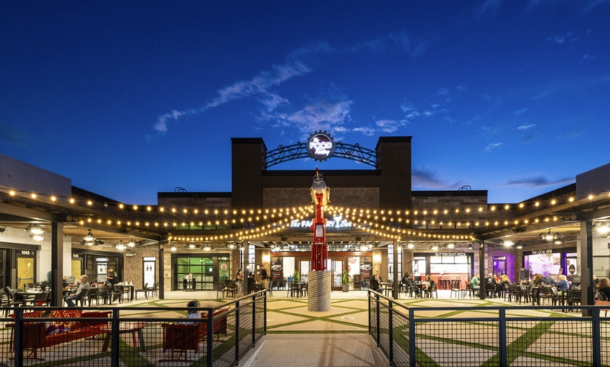 Image 20: Savor 10 or 20 Wings, 1 or 2 Entree, and Drinks!