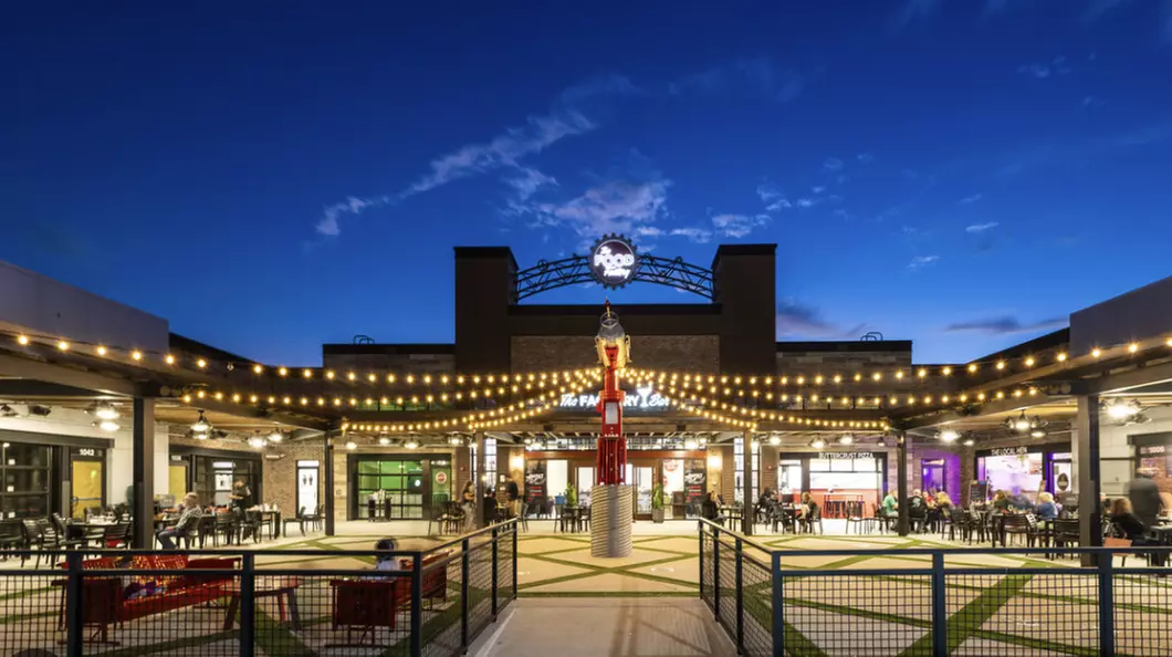 Savor 10 or 20 Wings, 1 or 2 Entree, and Drinks!