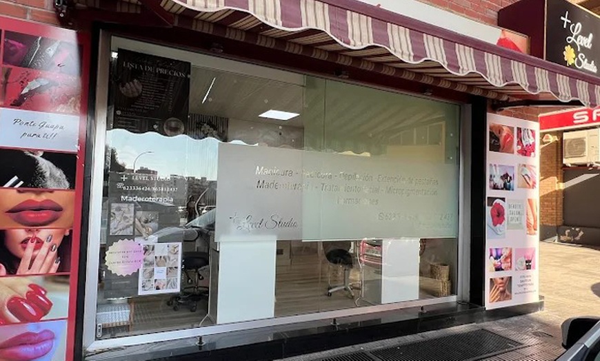 Image 4: Sesión de manicura y/o pedicura semipermanente