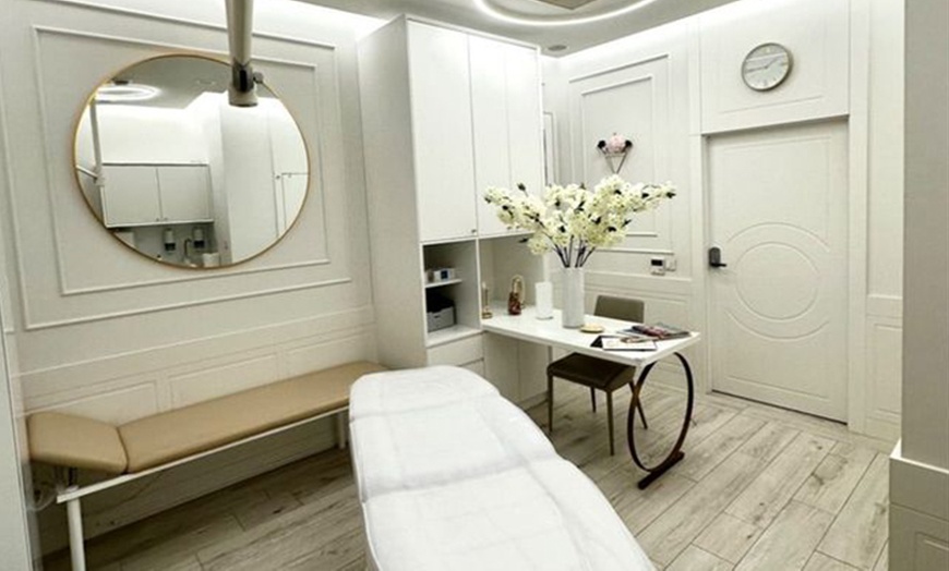 Image 2: Odkryj Sekret Gładkiej Skóry: Pakiet 5 wyszczuplających zabiegów w Glamour Clinic Pury&Bilska (do -83%)