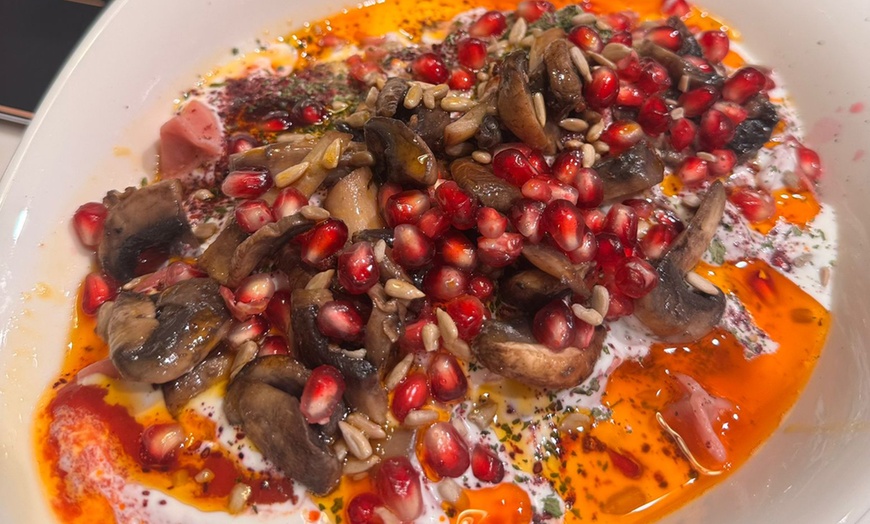 Image 1: Manti (gefüllte türkische Teigtasche) nach Wahl mit Topping & Getränk