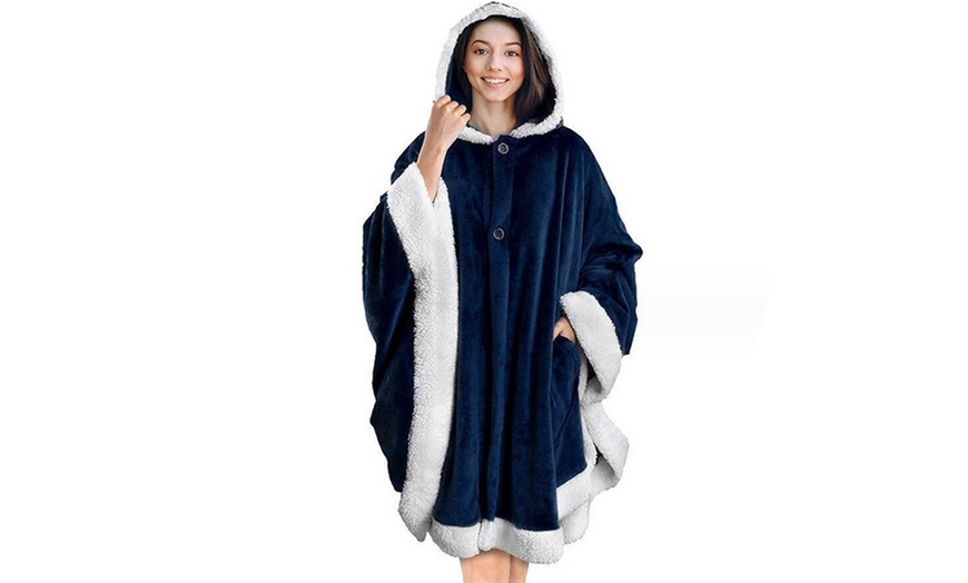 Image 7: Women’s Soft Plush Hooded Wearable Blanket 