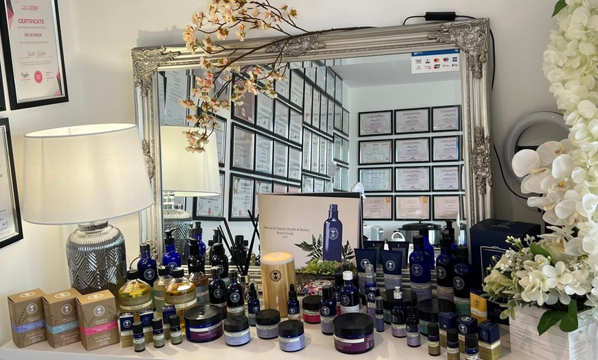 Image 4: Spoil Someone Special: Luxury Facial & Full-Body Pampering Retreat