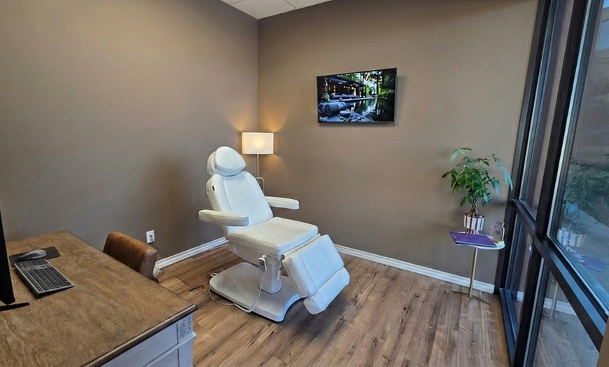 Image 5: Smooth Fine Lines with 20, 40, 60, or 100 Units of Botox Treatments 