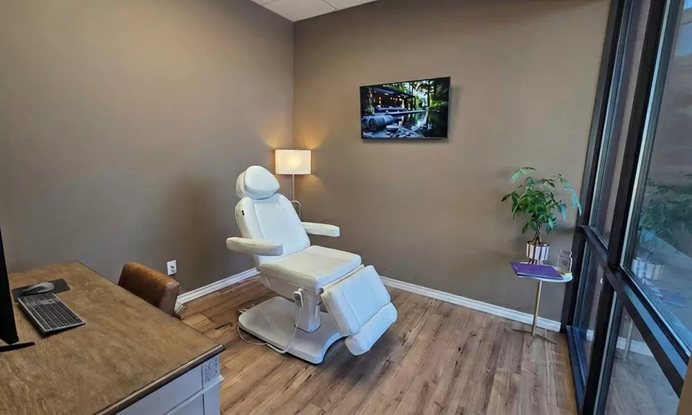 Aesthetics by Spotlight Offers Smooth Fine Lines with 20, 40, 60 or 100 Units of Botox Treatments(Up to 55% Off)