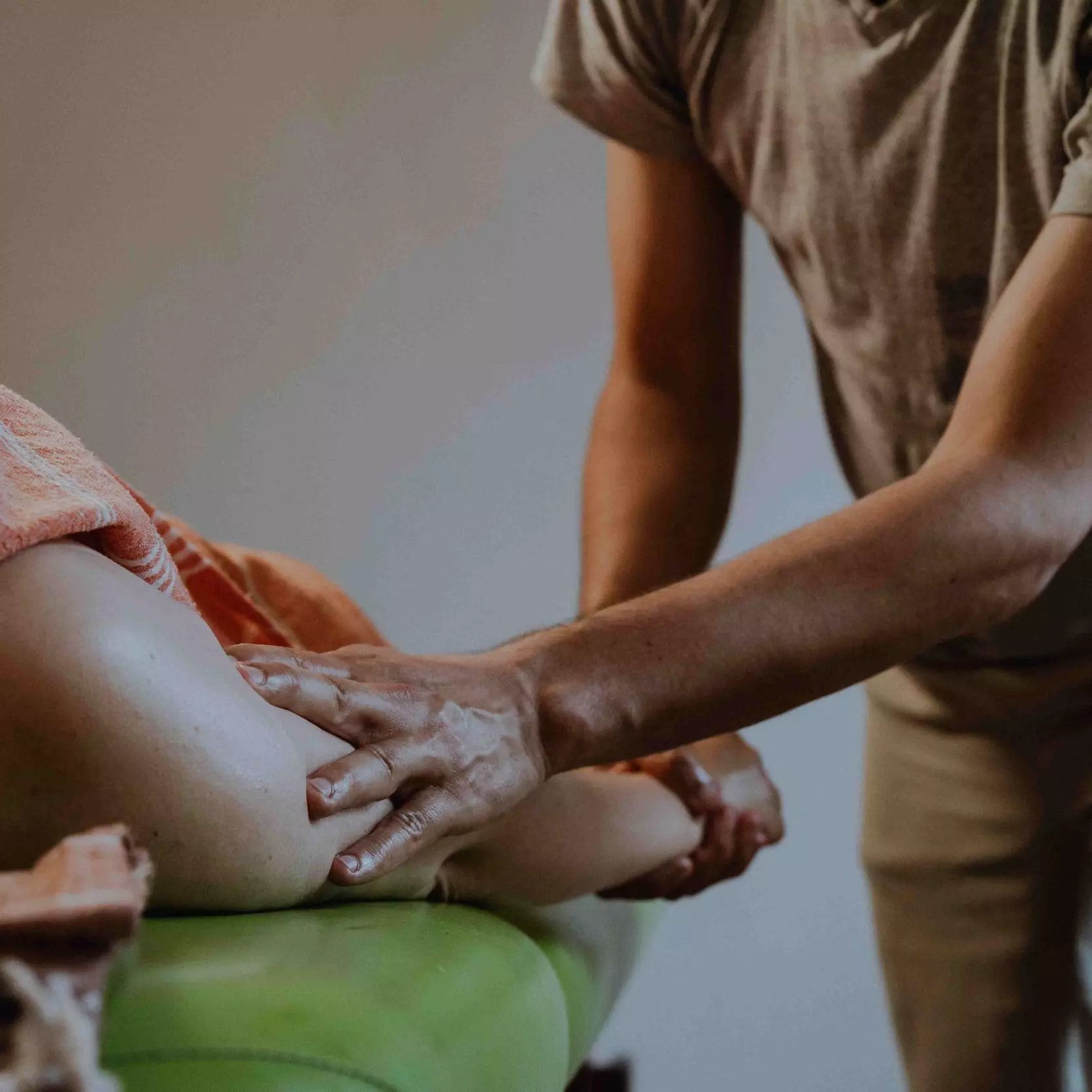 Tradycyjny masaż balijski lub lomi lomi dla pełnego relaksu