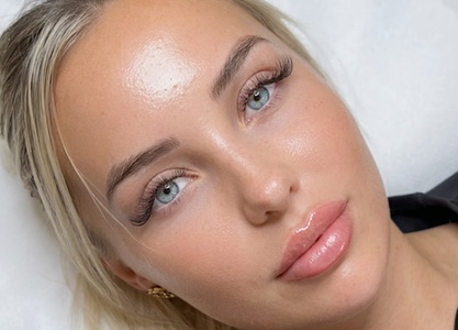 One Full Set of Classic Eyelash Extensions - Boulevard Salon