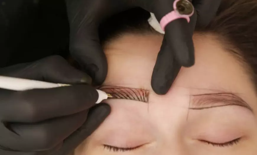 Image 7: Micropigmentación de labios o eyeliner o microblading de cejas para 1