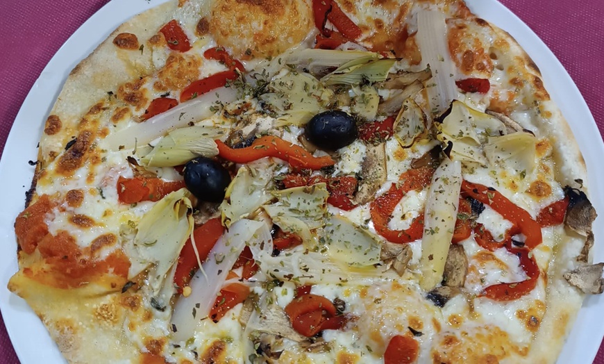 Image 3: De Italia a tu mesa: menú con pizza a compartir para 2 o 4 personas