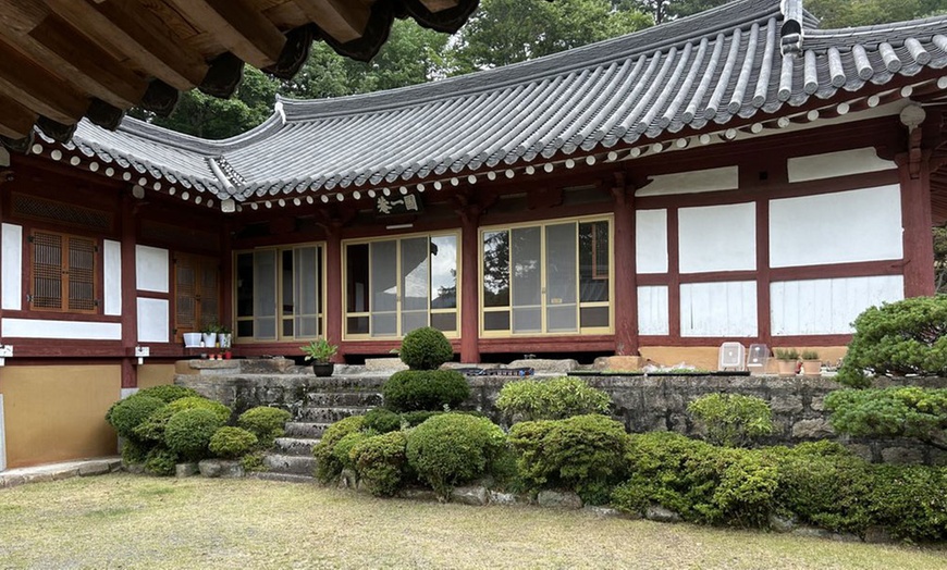 Image 5: Relaxation With 60-Min Therapeutic, Shiatsu + Cupping, Sports Massage