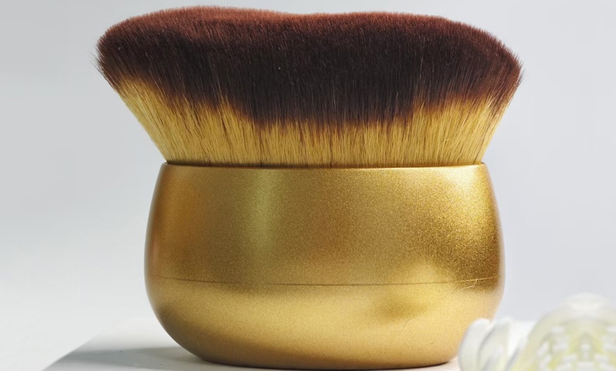 Image 20: Body Makeup Brush