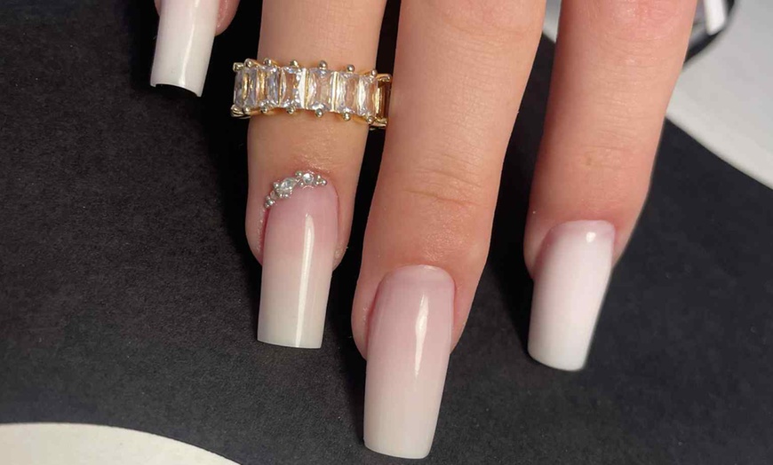 Image 2: Kompleksowa pielęgnacja paznokci – manicure i pedicure