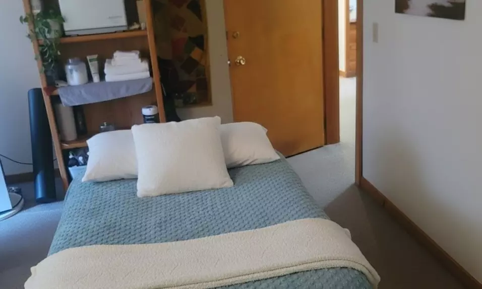 Relax with a 60- or 90-Minutes: Choice of Massage