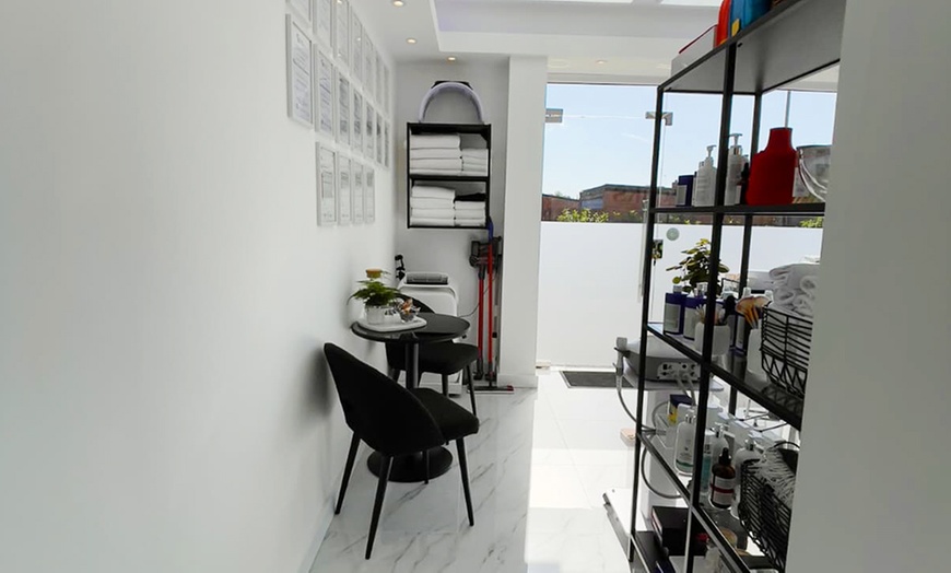 Image 2: Classic Deep Cleanse Hydrogen Facial or Choice of Facial Package