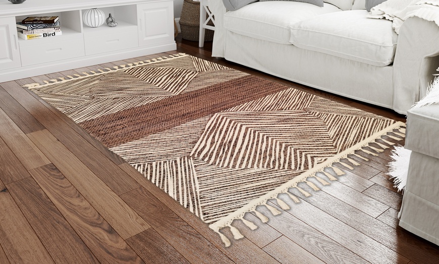 Image 10: Rechteckiger Teppich mit geometrischem Muster und Fransen