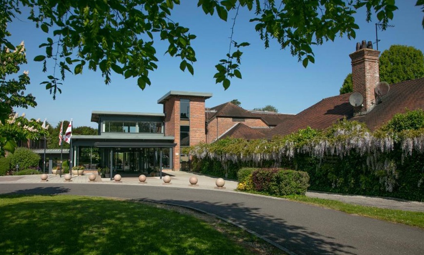 Image 6: Winchester: 4* Classic Double Room Stay with Breakfast