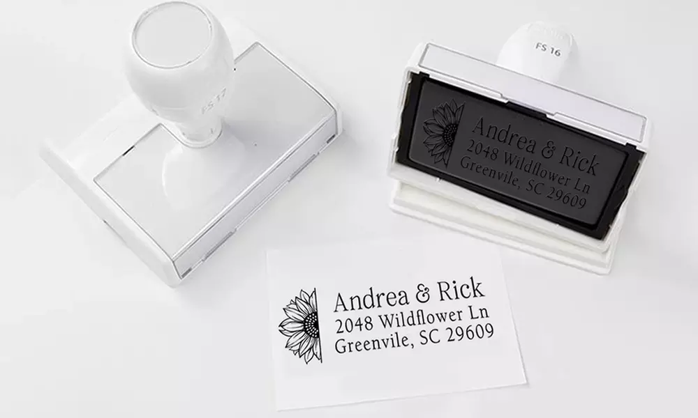 1-2 personalisierbare Stempel mit eigenem Text in Design nach Wahl