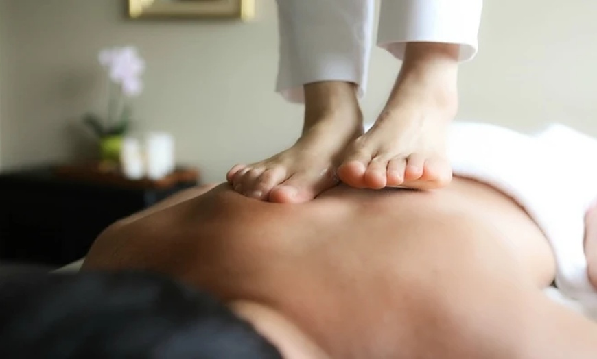 Image 3: Unwind with a Couples Thai Massage with Hot Stones and Hot Towels