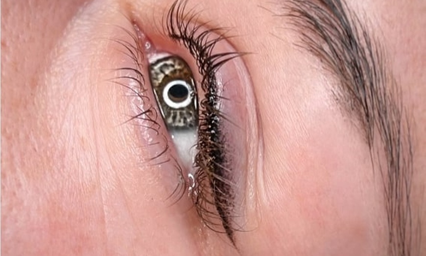 Image 2: Enhance Your Look with Single, or Double Lash Enhancement Eyeliner