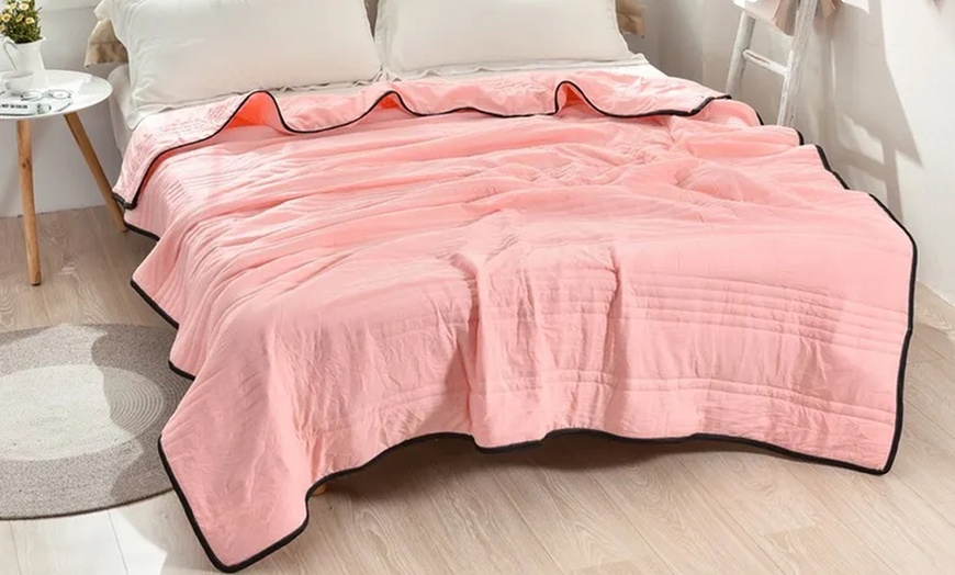 Image 17: Air-Conditioned Thin Quilt
