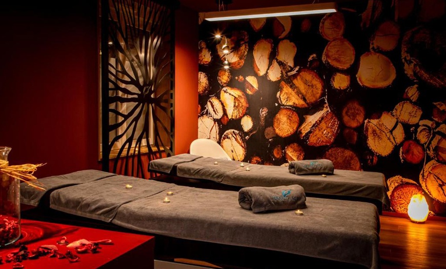 Image 3: Vittel : chambre double ou triple avec petit-déjeuner et accès spa