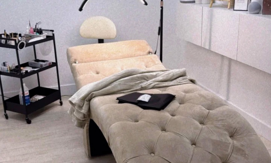 Image 6: Wimpern- und/oder Augenbrauen-Lifting oder -Korrektur inkl. Färben