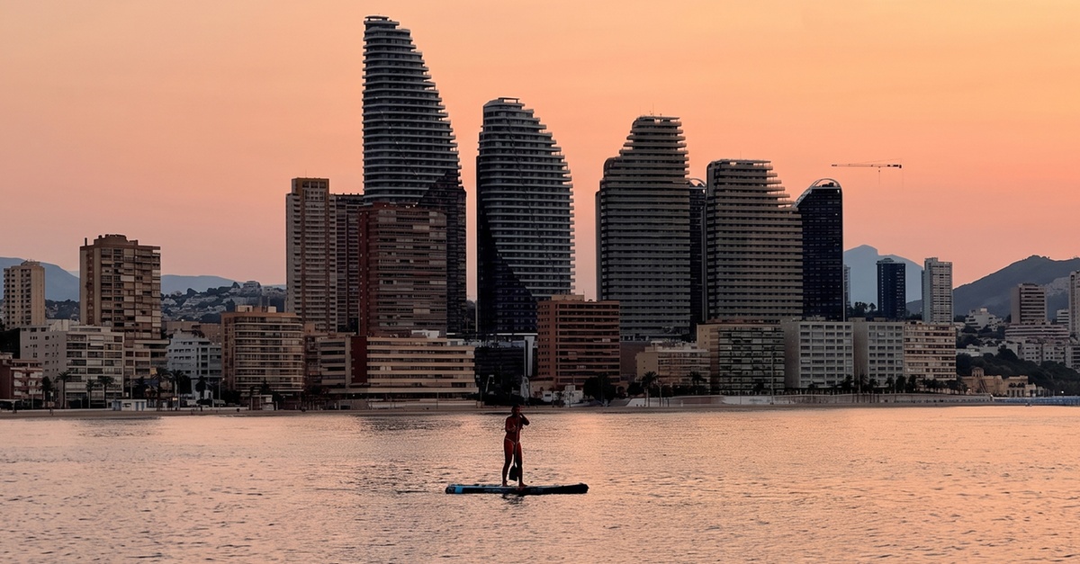 Tour grupal de paddle surf al amanecer en Benidorm, Alicante