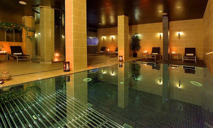 Image 1: Circuito spa de 90 min para 1 o 2 personas con opción de masaje relax