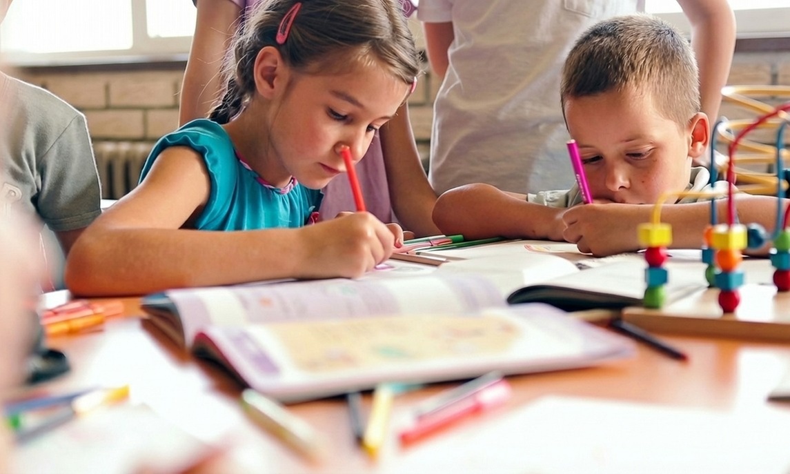 1, 2 or 4 Kids Art Classes with Hands On Creative Activities Ages 5–14