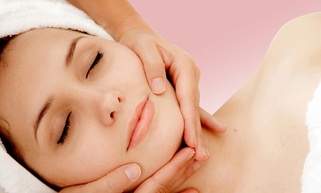 Trattamento viso illuminante o agli acidi con check up al centro In Forma Beauty Center (sconto fino a 58%)