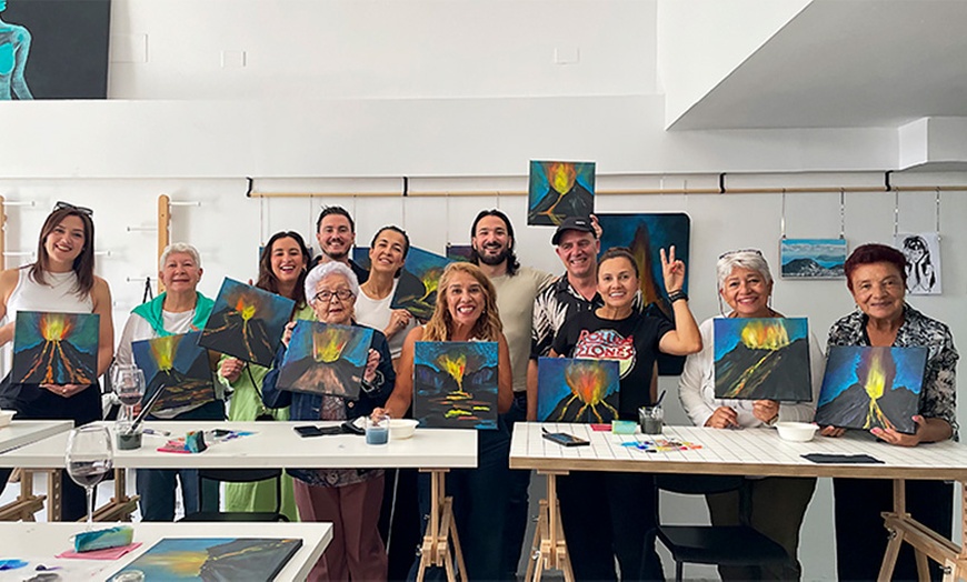 Image 5: Taller de pintura y texturas con degustación de vinos volcánicos