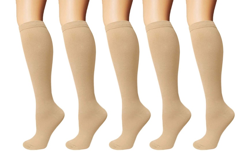 Image 6: Solid Knee-High Compression Socks for Men & Women Graduated 15-20 mmHg (5-Pairs)