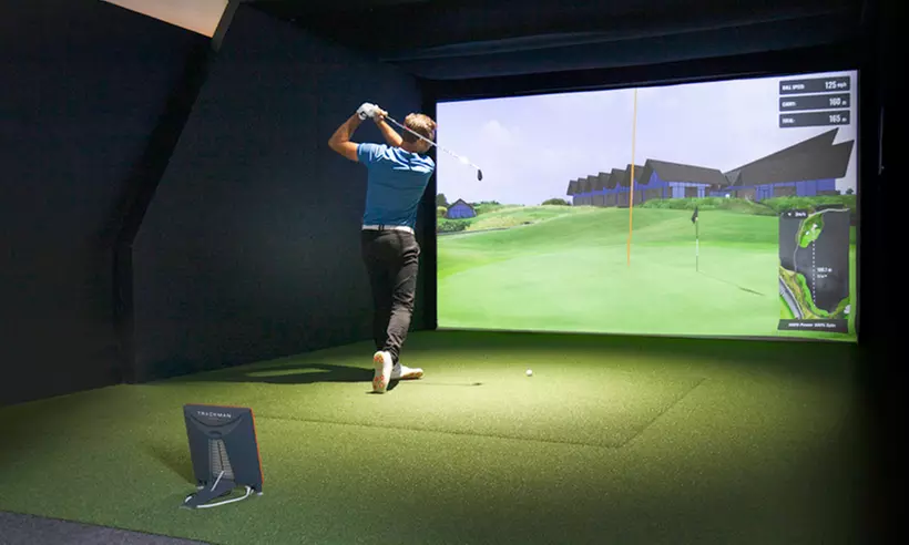 Enjoy Your Game: 30-Min or 60-Min Peak or Non-Peak Golf Simulator Bay