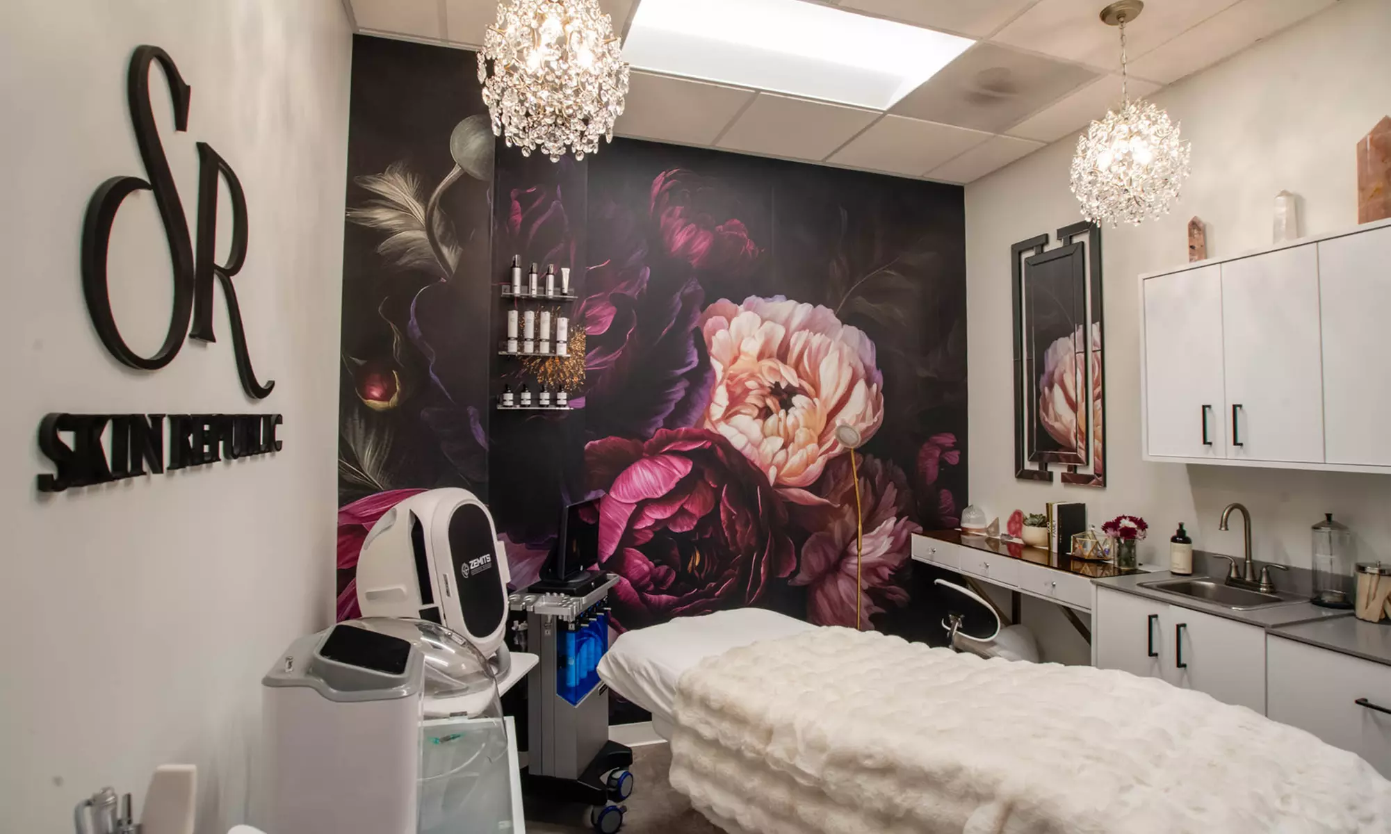 Signature, Deluxe or Platinum HydraFacial Treatments