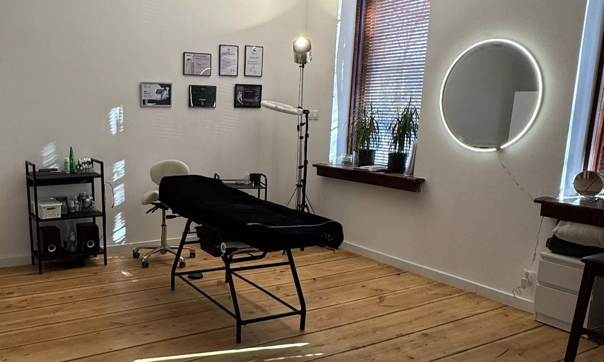 Laminacja brwi i rzęs, makijaż permanentny i laserowe usuwanie tatuaży